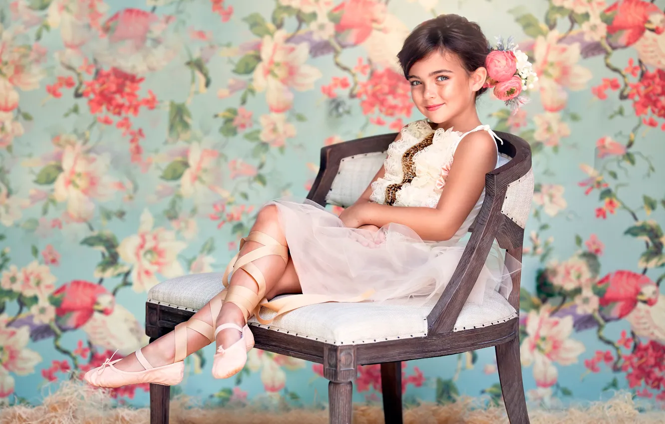 Photo wallpaper chair, girl, Pointe shoes, little ballerina