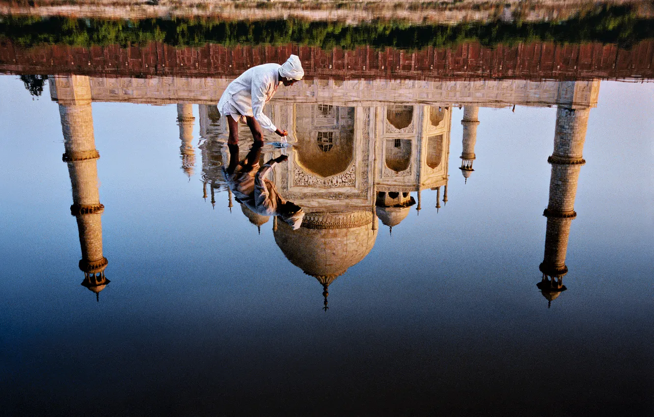 Photo wallpaper reflection, India, Taj Mahal, Steve McCurry