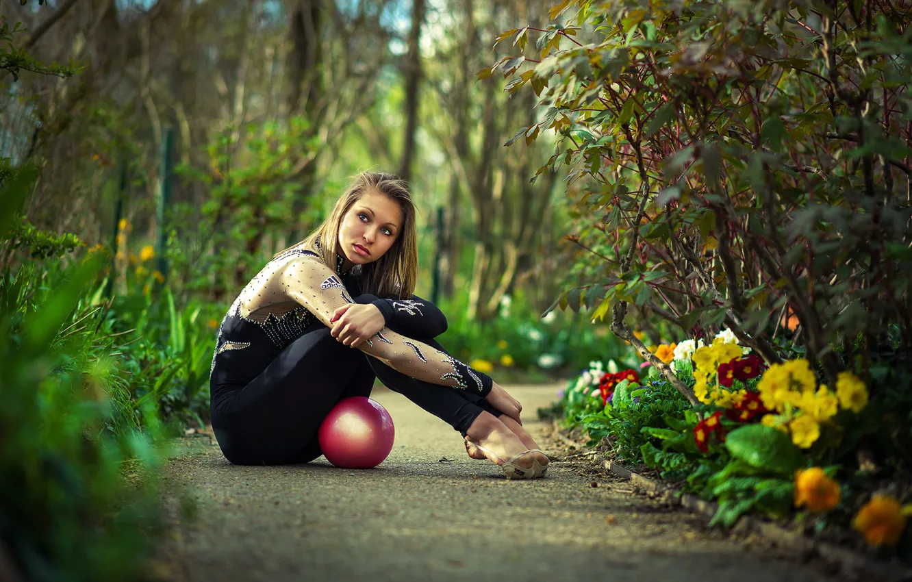 Photo wallpaper the ball, costume, gymnast