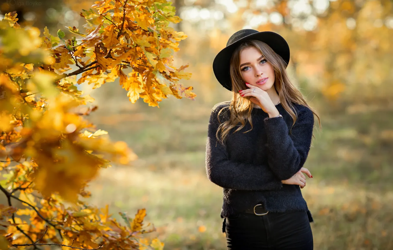 Photo wallpaper autumn, look, girl, trees, branches, mood, hat, oak