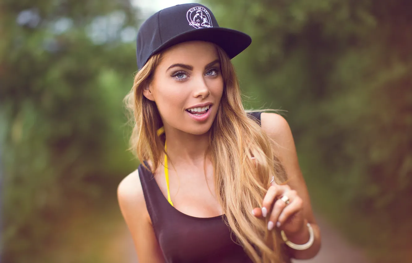 Photo wallpaper girl, long hair, hat, photo, blue eyes, model, lips, face