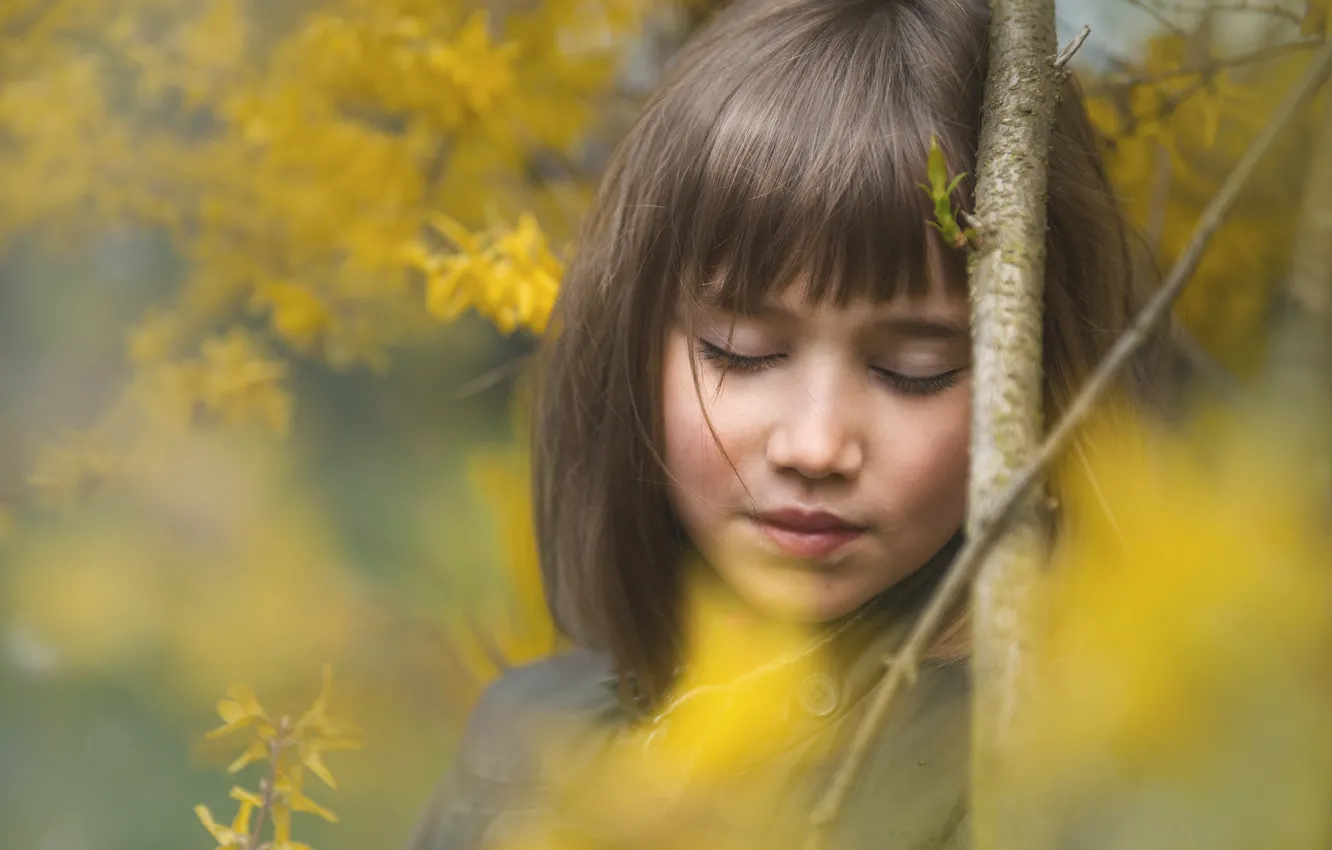 Photo wallpaper flowers, branches, yellow, nature, children, face, background, mood