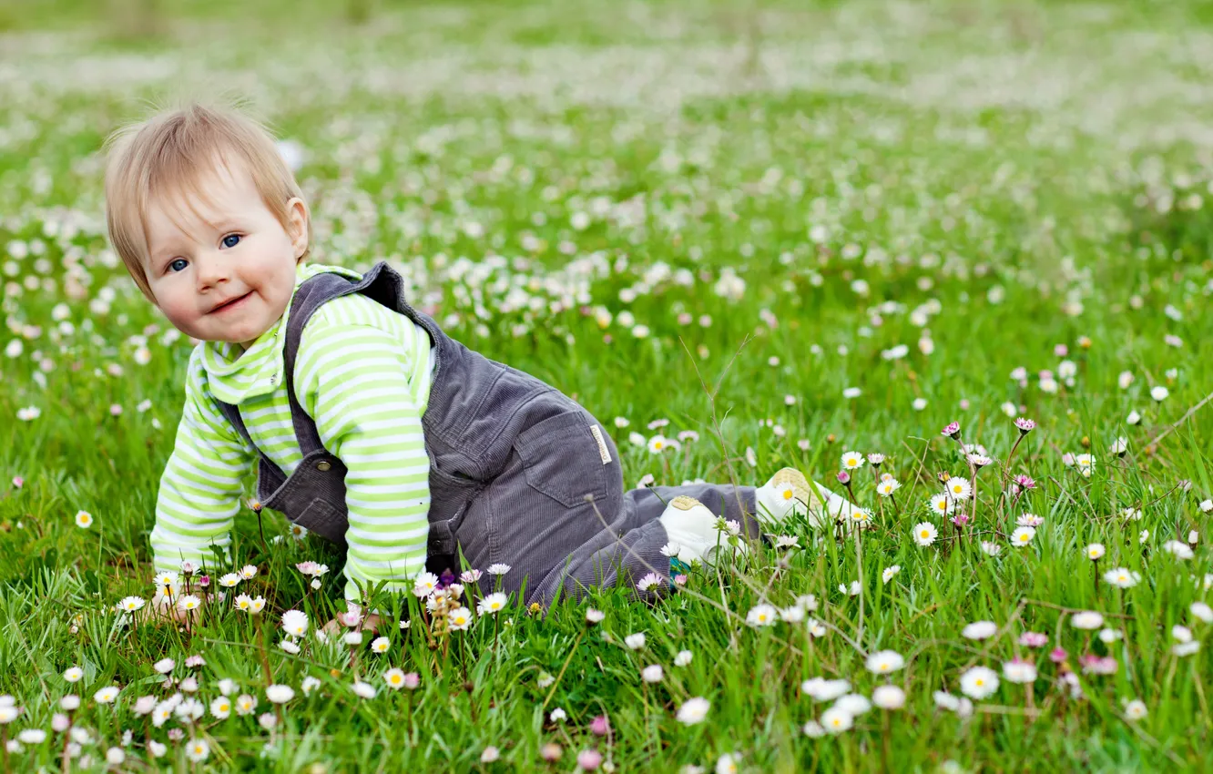 Photo wallpaper grass, joy, flowers, children, game, child, garden, cute