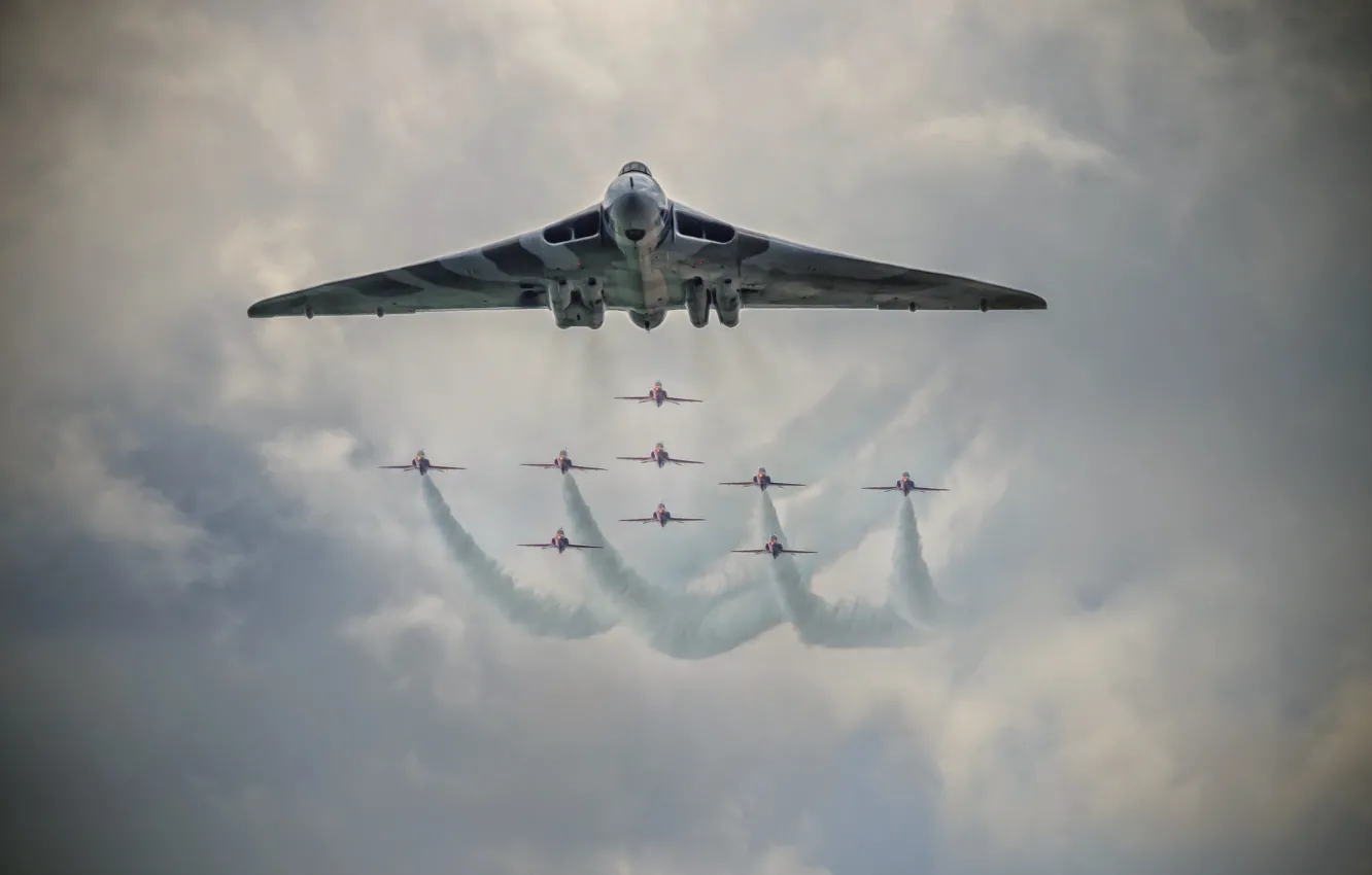 Photo wallpaper aircraft, Red Arrows, Vulcan Bomber