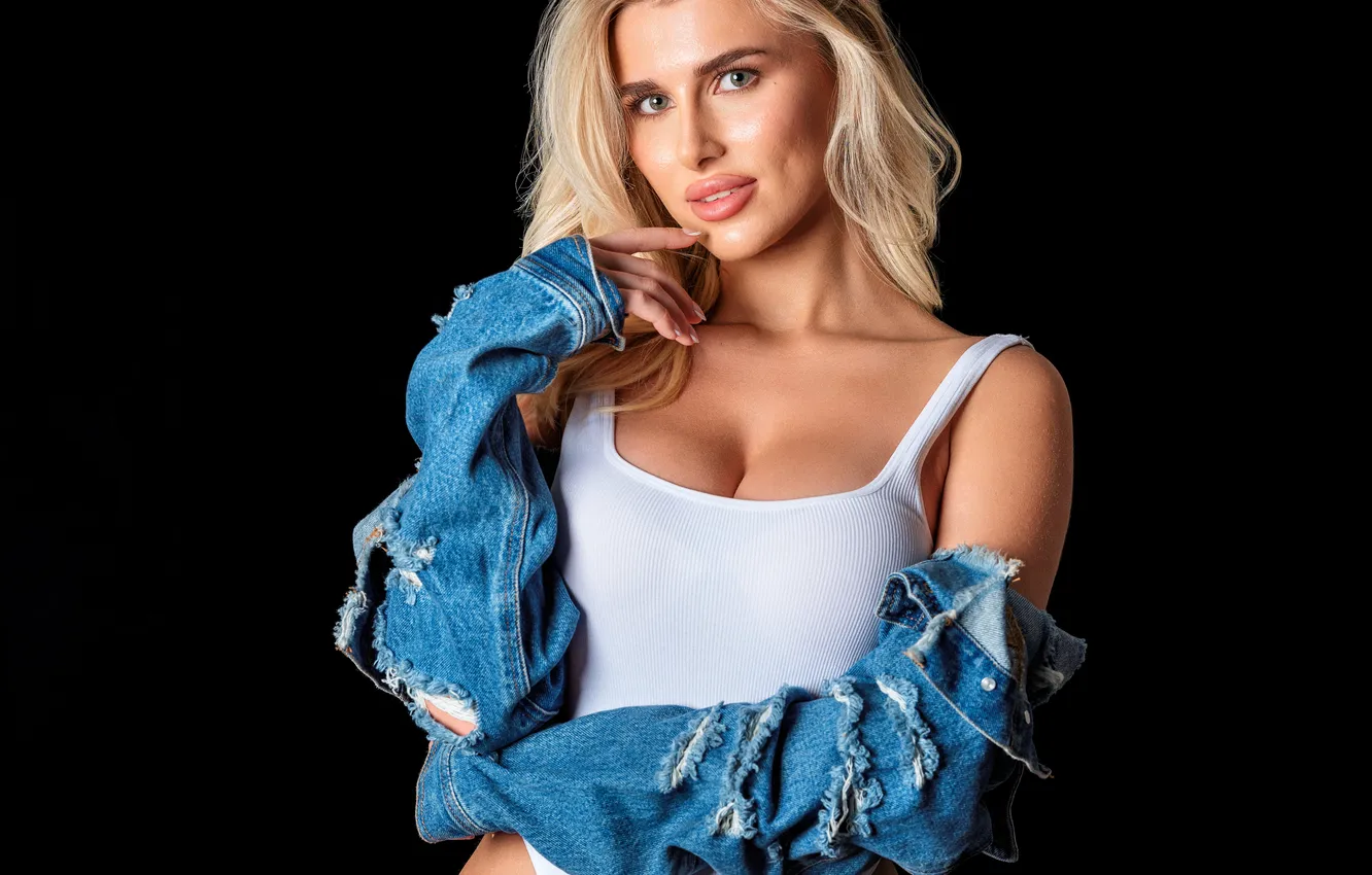 Photo wallpaper look, girl, pose, hands, blonde, black background, body, dzhinsovka