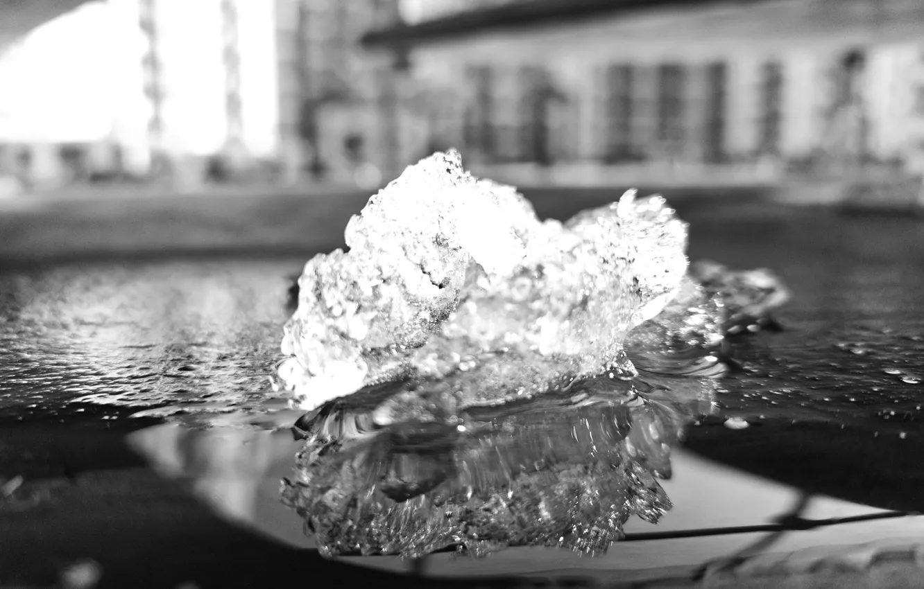 Photo wallpaper building, puddle, black and white, ice, Russia, monochrome, monochrome, bokeh