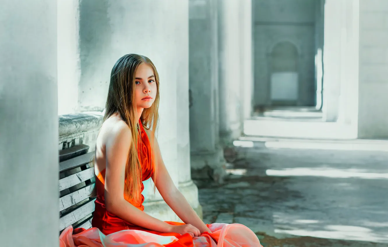 Photo wallpaper dress, the beauty, curls, Lisa Vorobyov