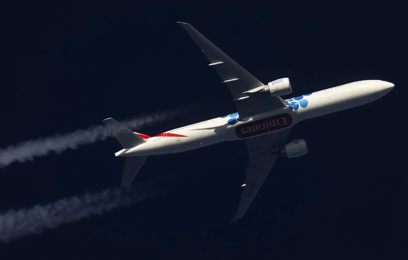 Photo wallpaper the plane, in flight, Boeing 777, Airliner, Emirates Airlines, Contrail, Boeing 777-31H(ER)