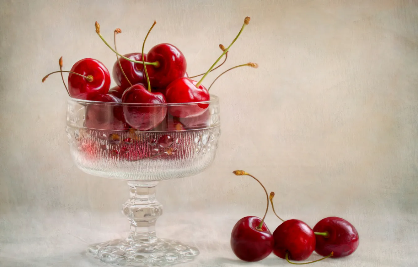 Photo wallpaper berries, cherry, vase