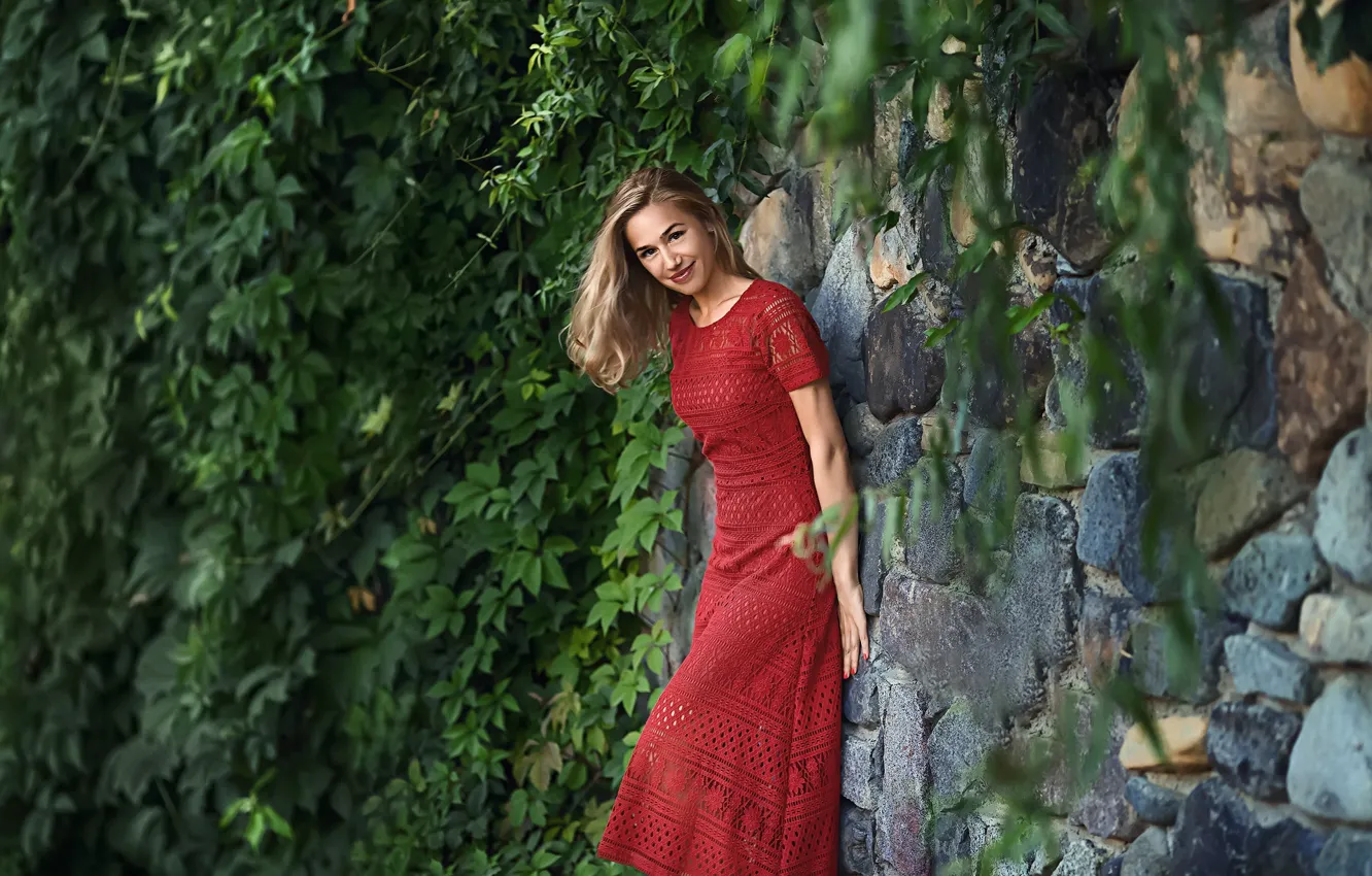 Photo wallpaper leaves, girl, pose, smile, figure, dress, Anastasia Barmina