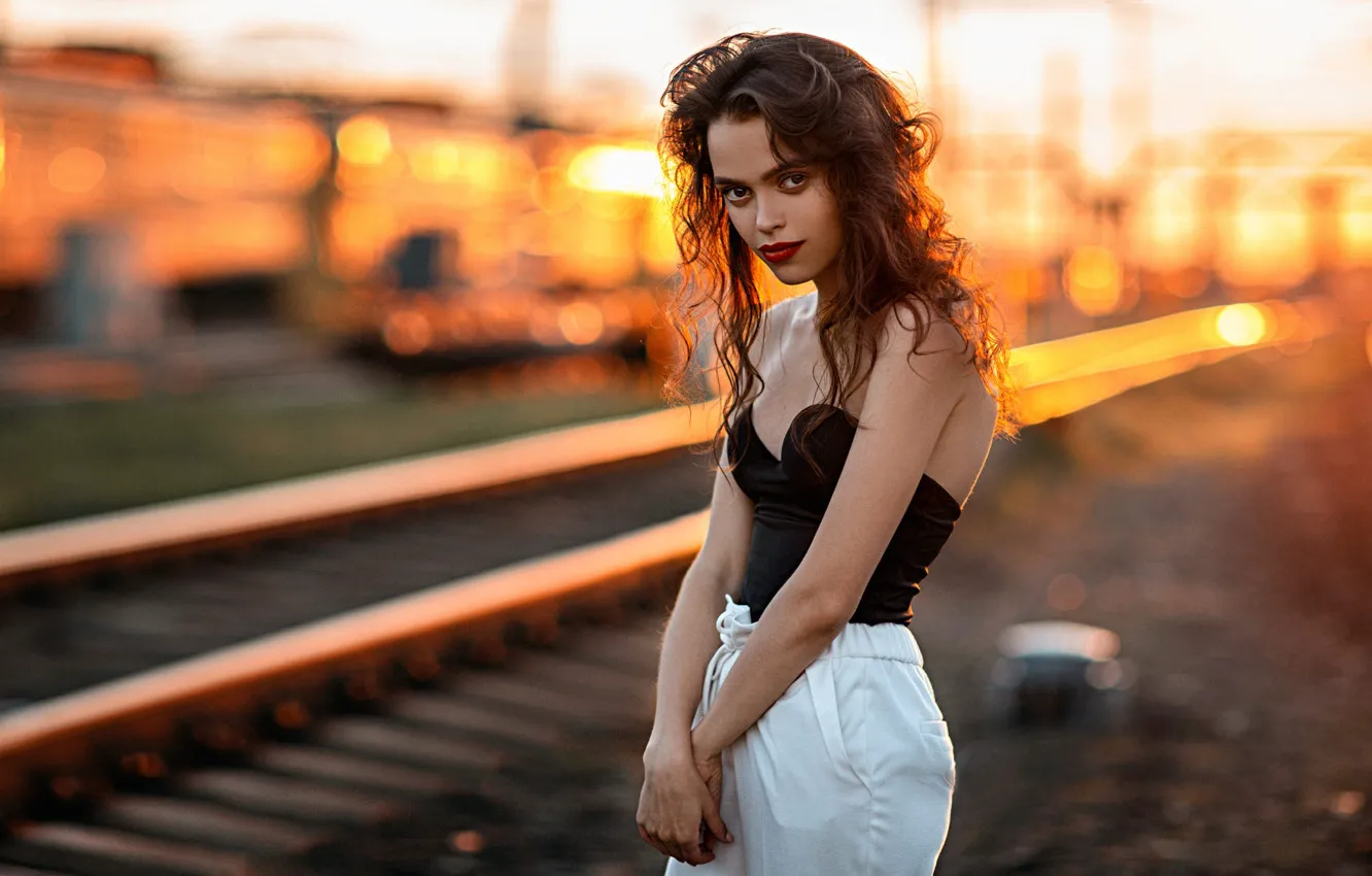 Photo wallpaper look, the sun, pose, glare, model, rails, portrait, makeup