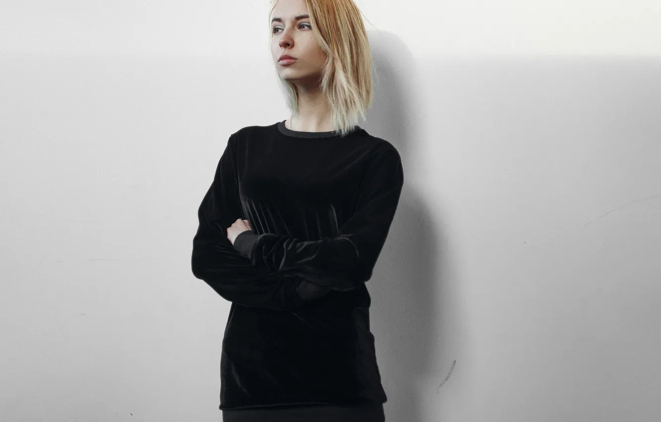 Photo wallpaper girl, wall, blonde, girl, woman, Julie Resh