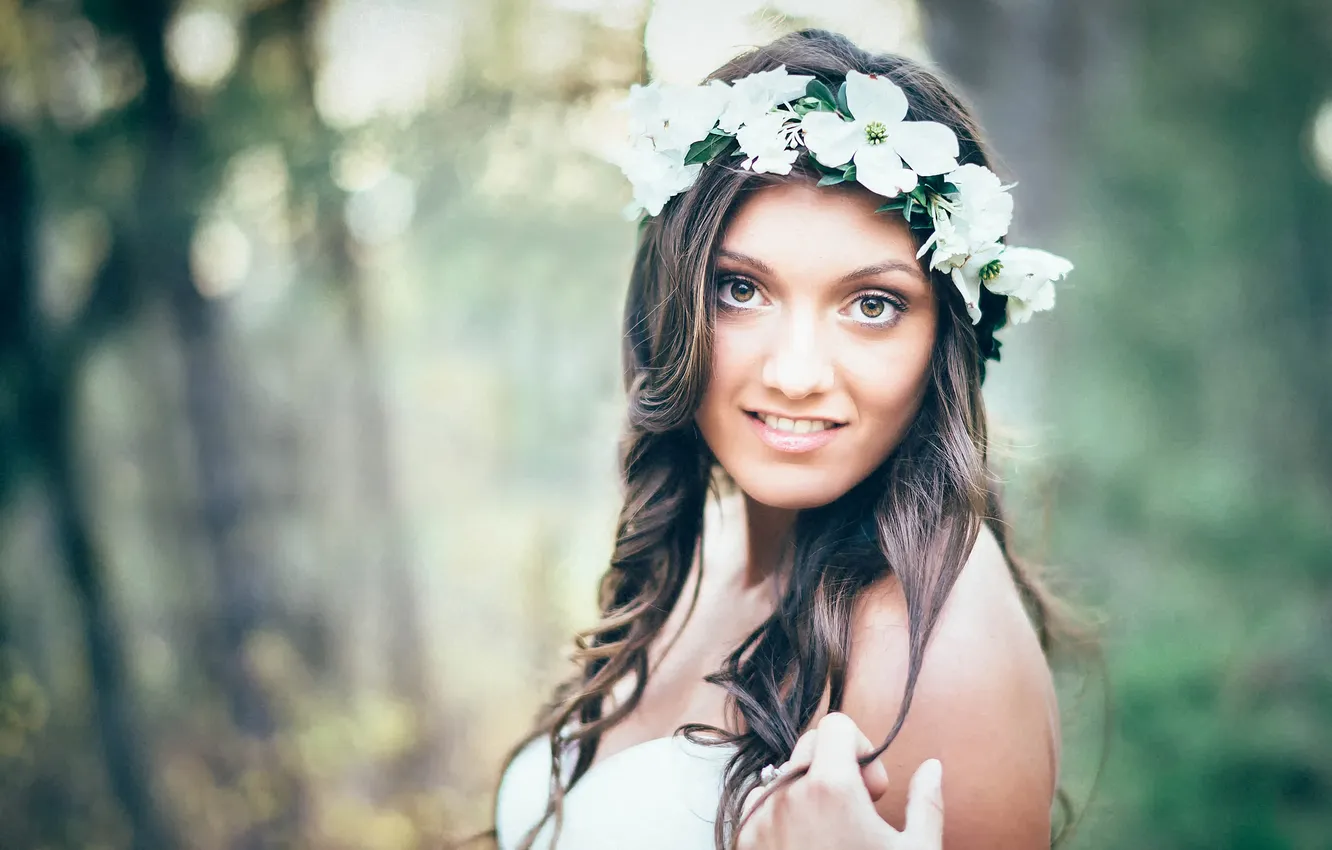 Photo wallpaper look, smile, portrait, wreath