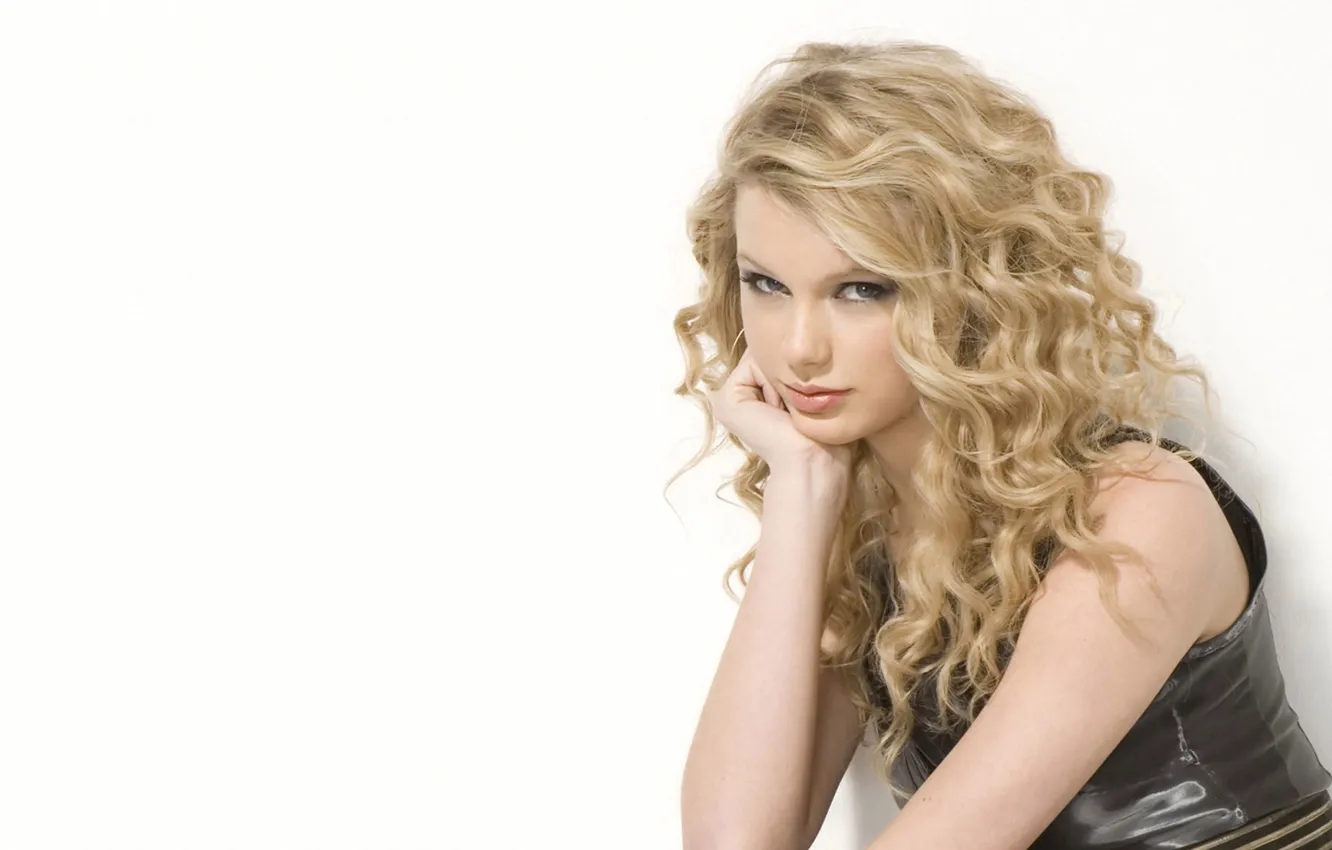 Photo wallpaper singer, curls, Taylor swift