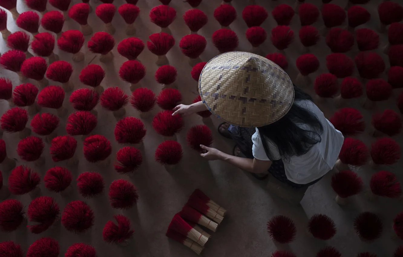 Photo wallpaper girl, work, Vietnam, aromatherapy, brooms