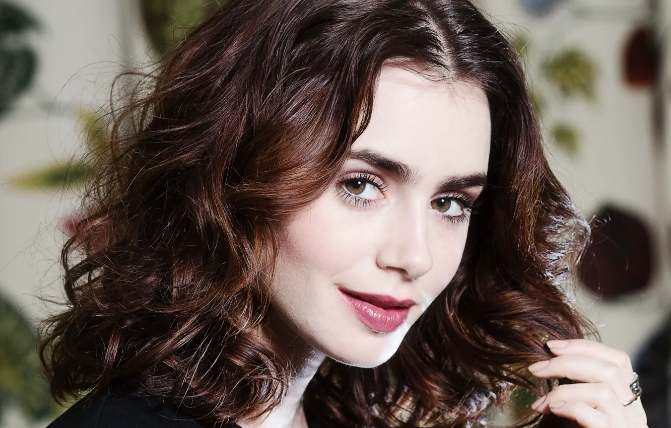 Photo wallpaper look, portrait, actress, Lily Collins