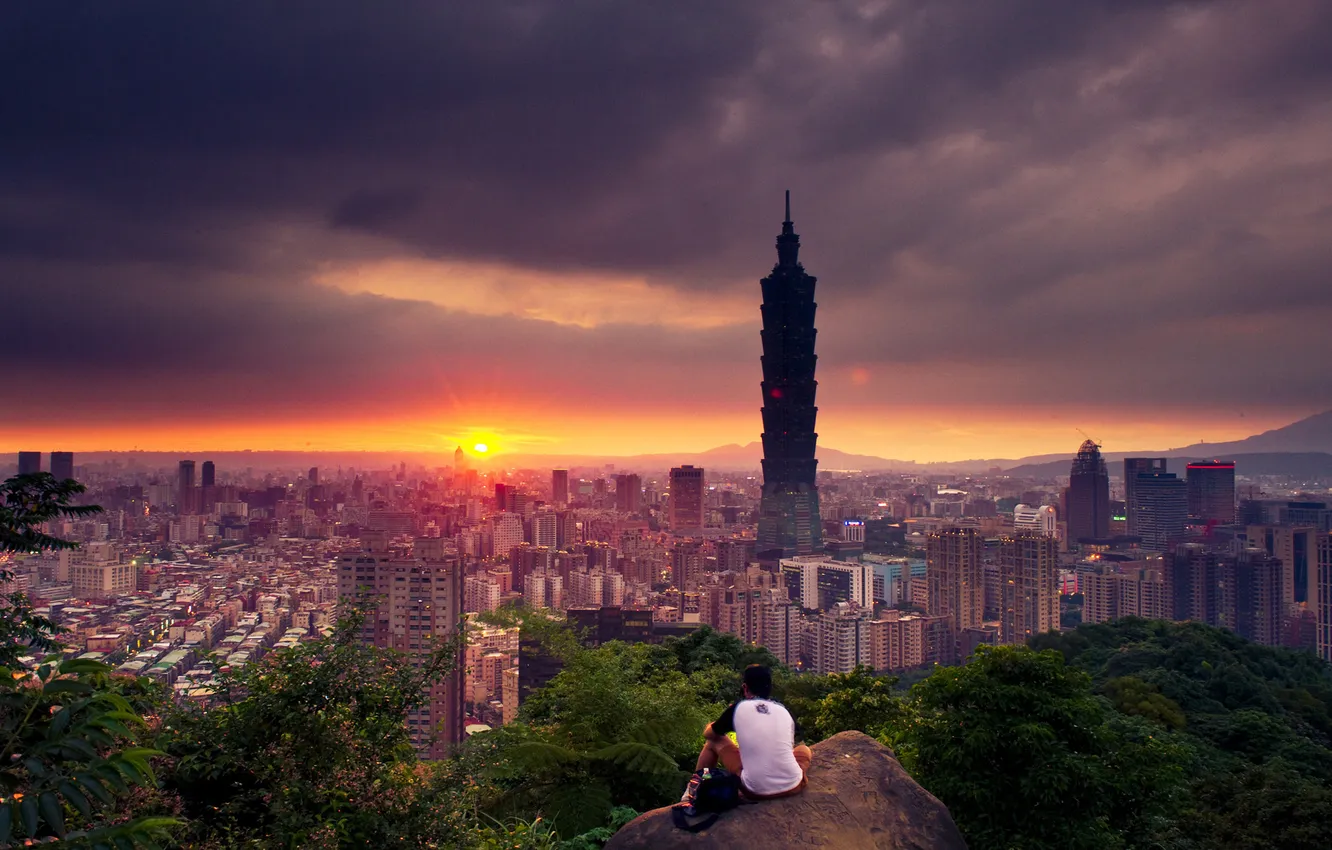 Photo wallpaper clouds, sunset, the city, heat, Taiwan, guy