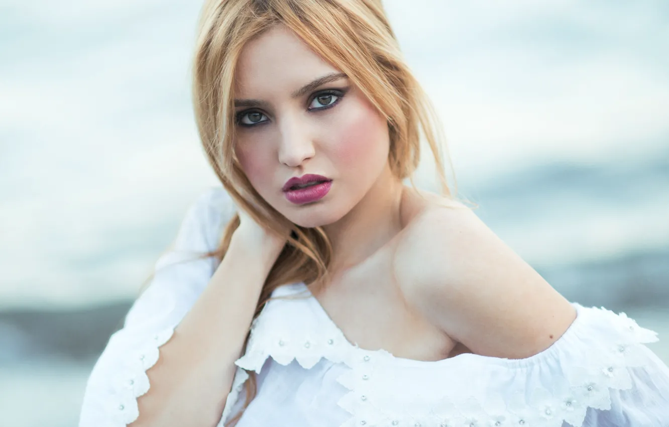 Photo wallpaper makeup, sponge, Carolina Camacho