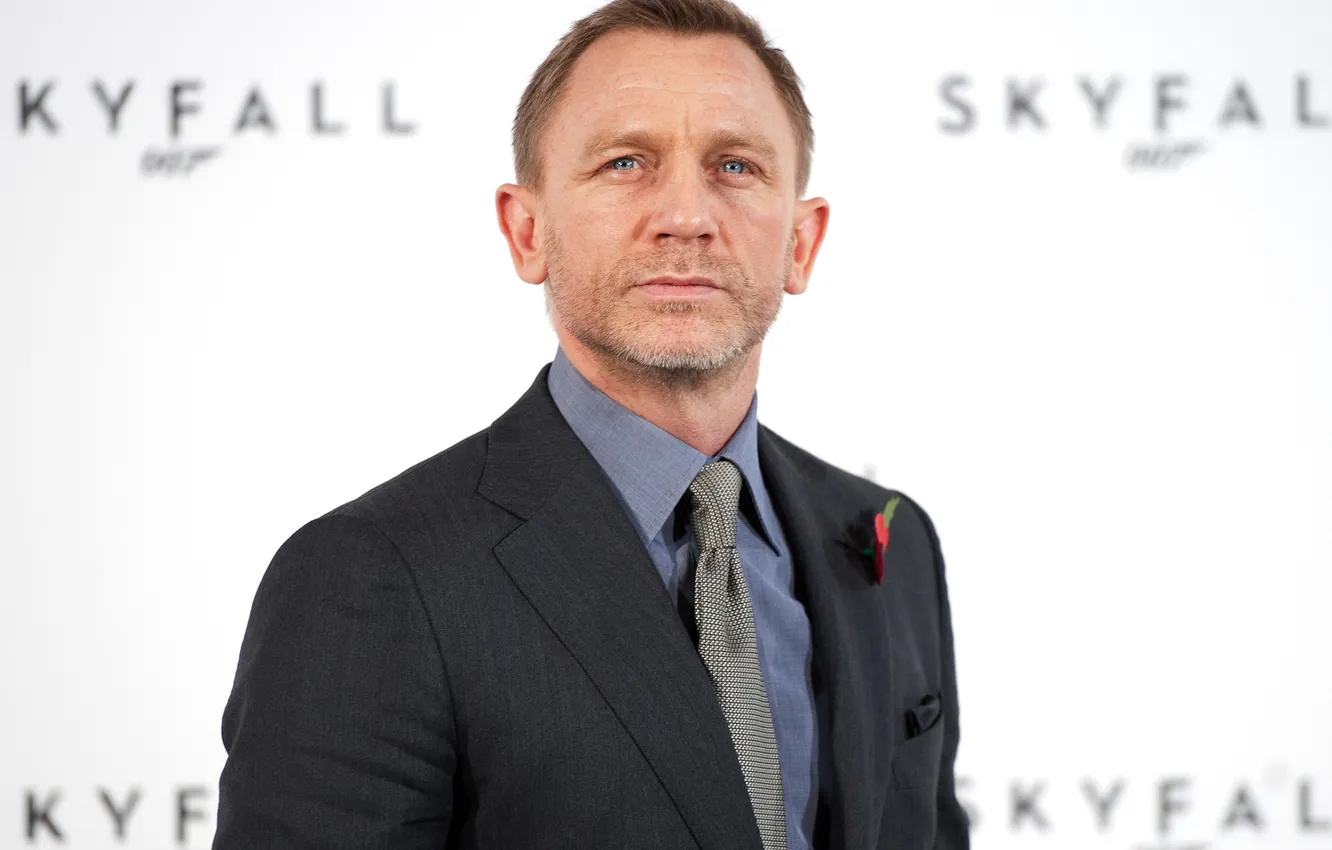 Photo wallpaper portrait, costume, white background, actor, Daniel Craig, Daniel Craig, Skyfall