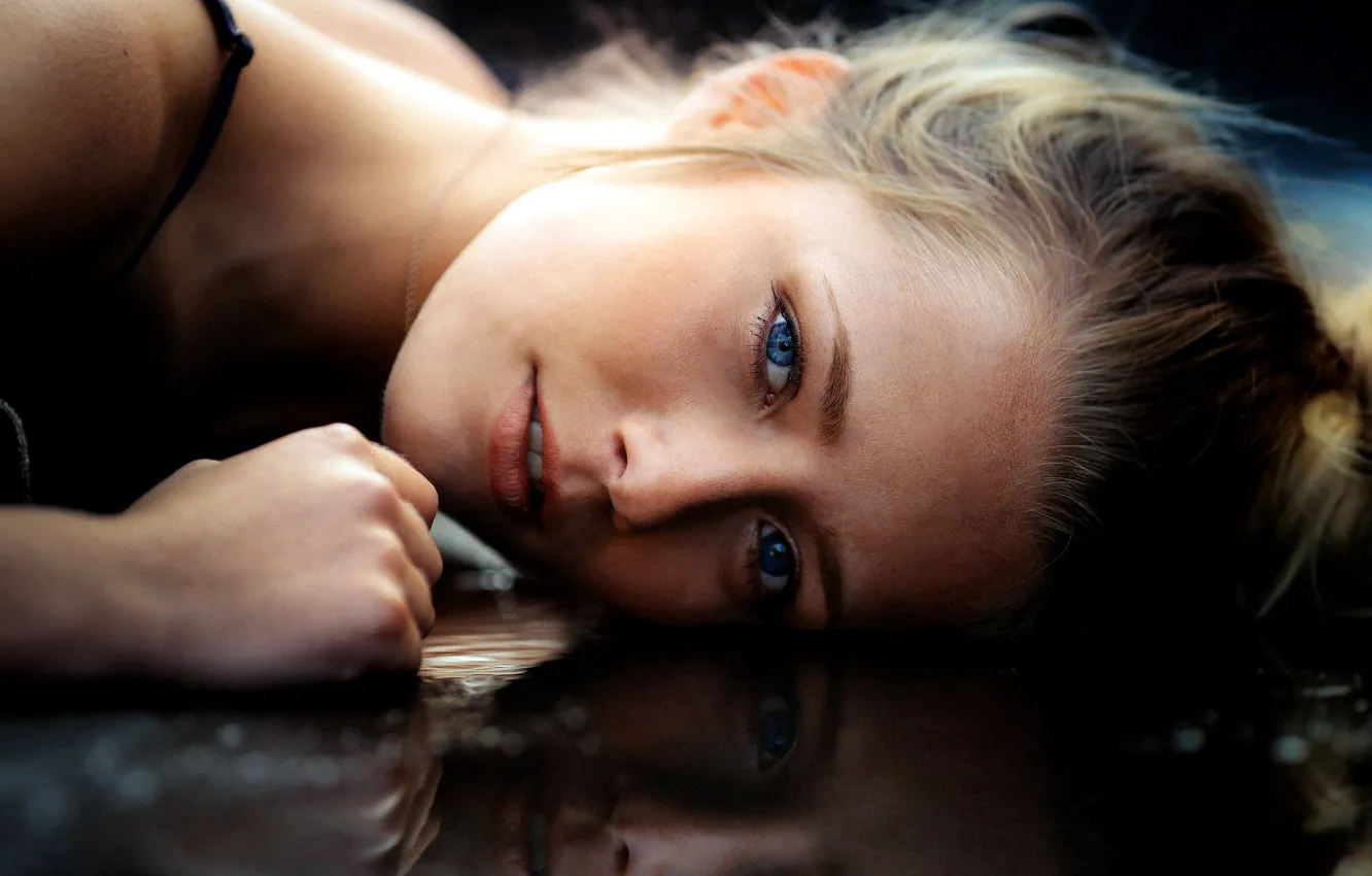 Photo wallpaper girl, photo, photographer, water, blue eyes, model, bokeh, lips
