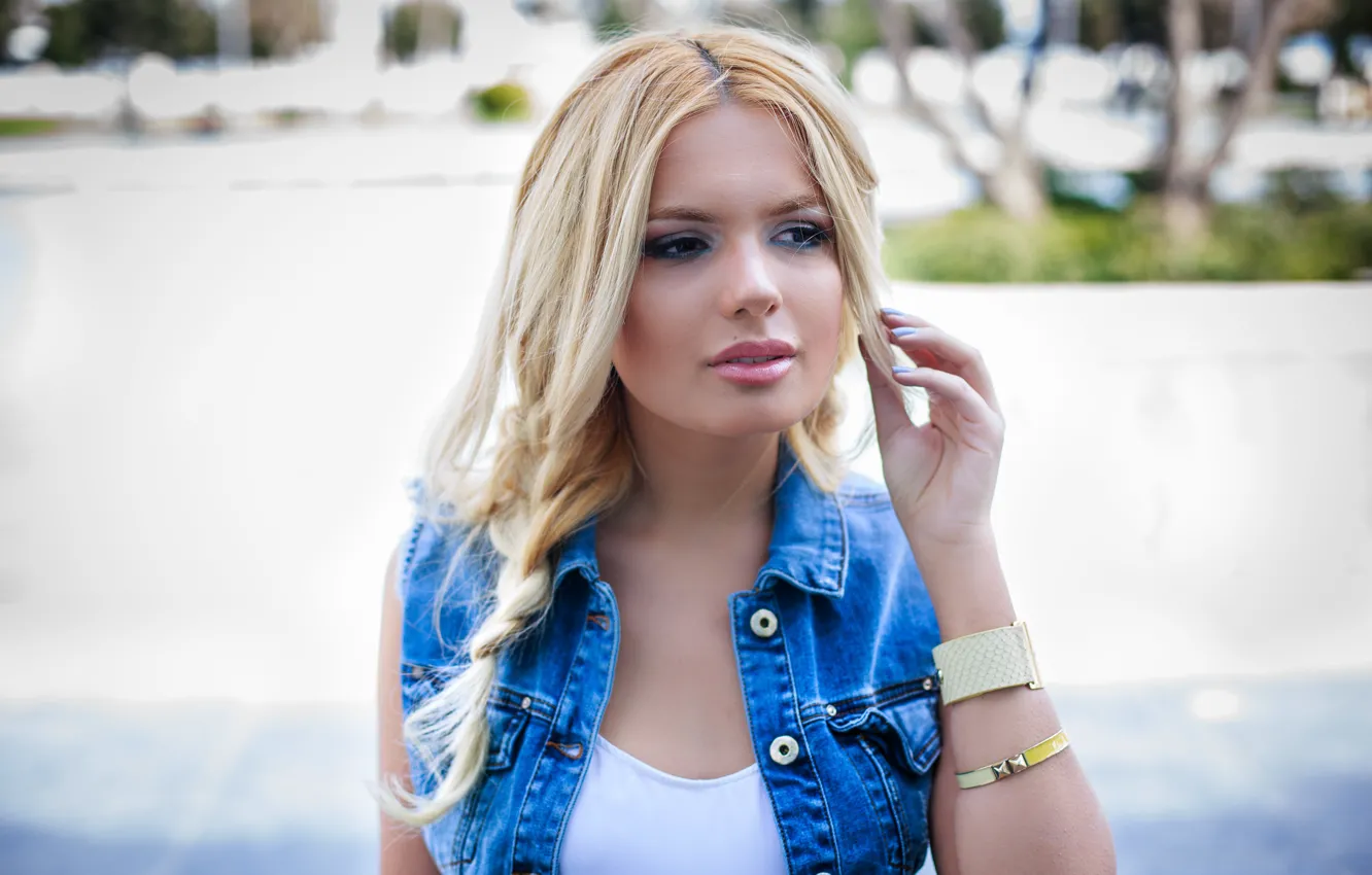 Photo wallpaper look, girl, face, hair, jeans, beauty