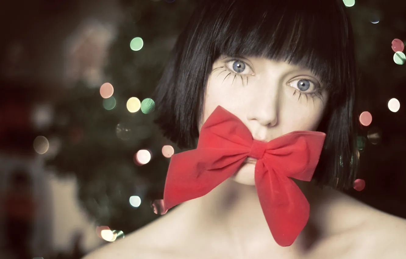 Photo wallpaper garland, tree, Kare, look, face, lights, brunette, bow