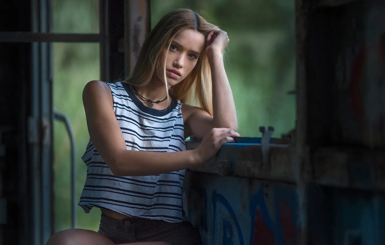 Photo wallpaper look, pose, model, shorts, portrait, hands, makeup, Mike