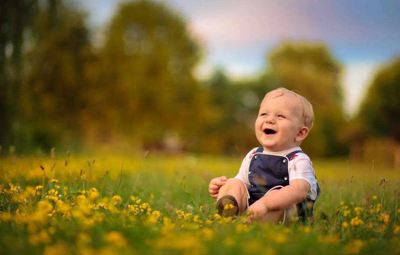 Photo wallpaper grass, joy, boy, child