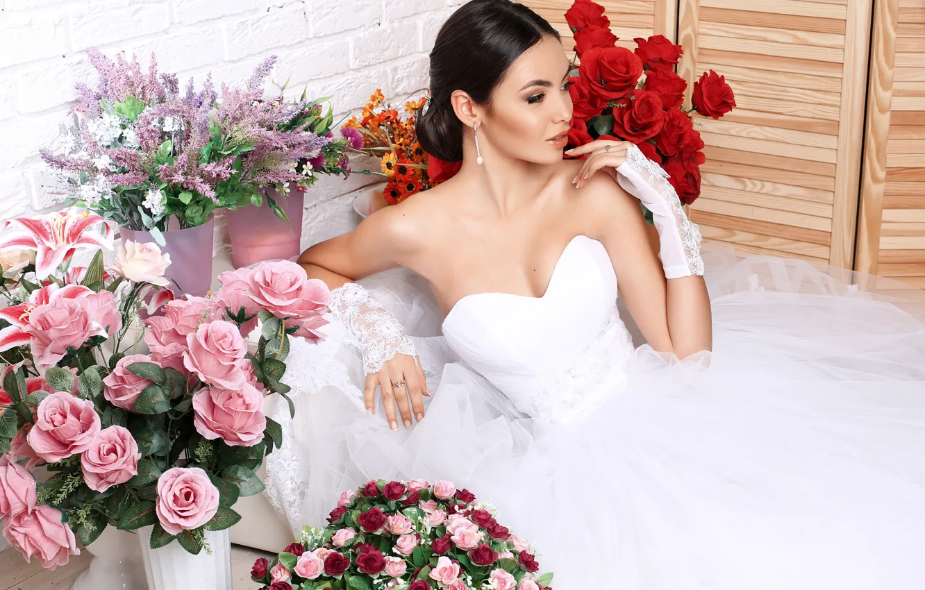 Photo wallpaper girl, flowers, red, roses, bouquet, makeup, dress, brunette