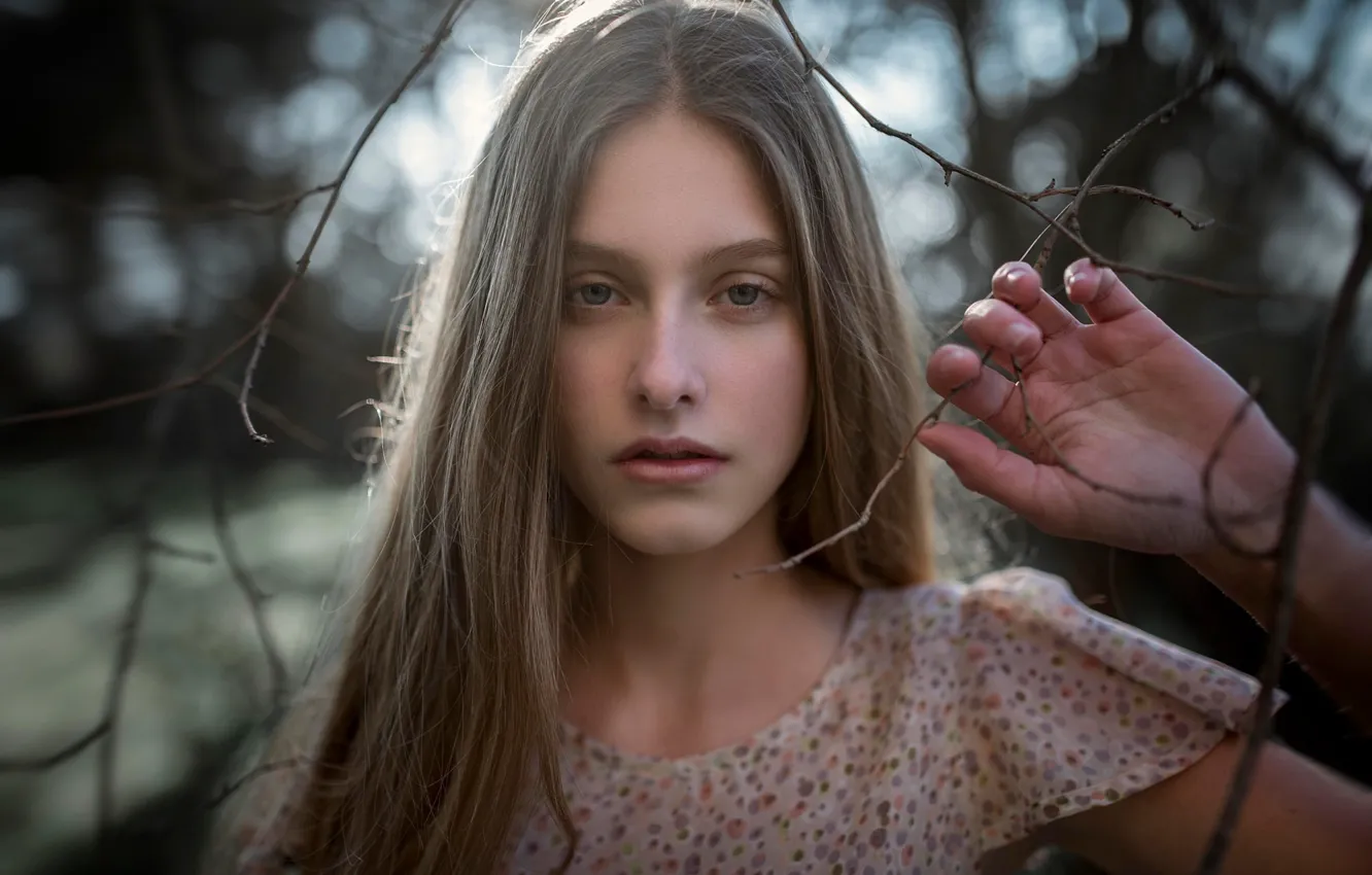 Photo wallpaper girl, the sun, branches, portrait, hands, dress, hairstyle, bokeh