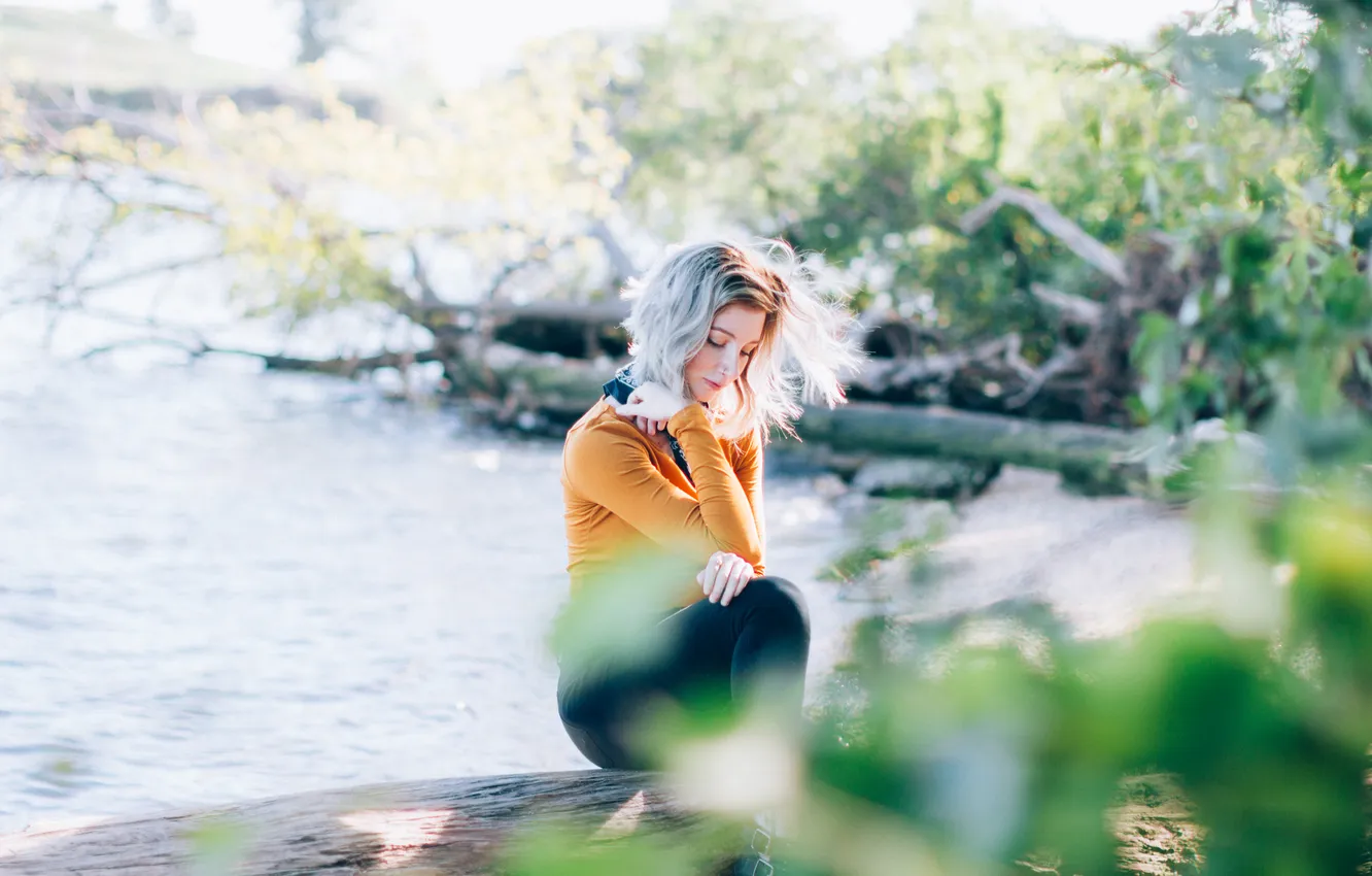 Photo wallpaper water, girl, pose, sitting