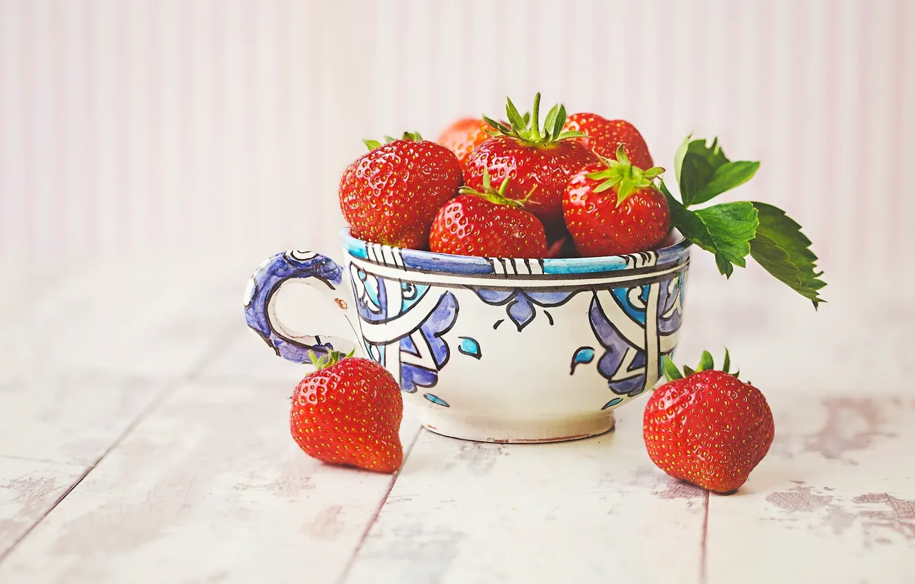 Photo wallpaper berries, strawberry, mug, Cup