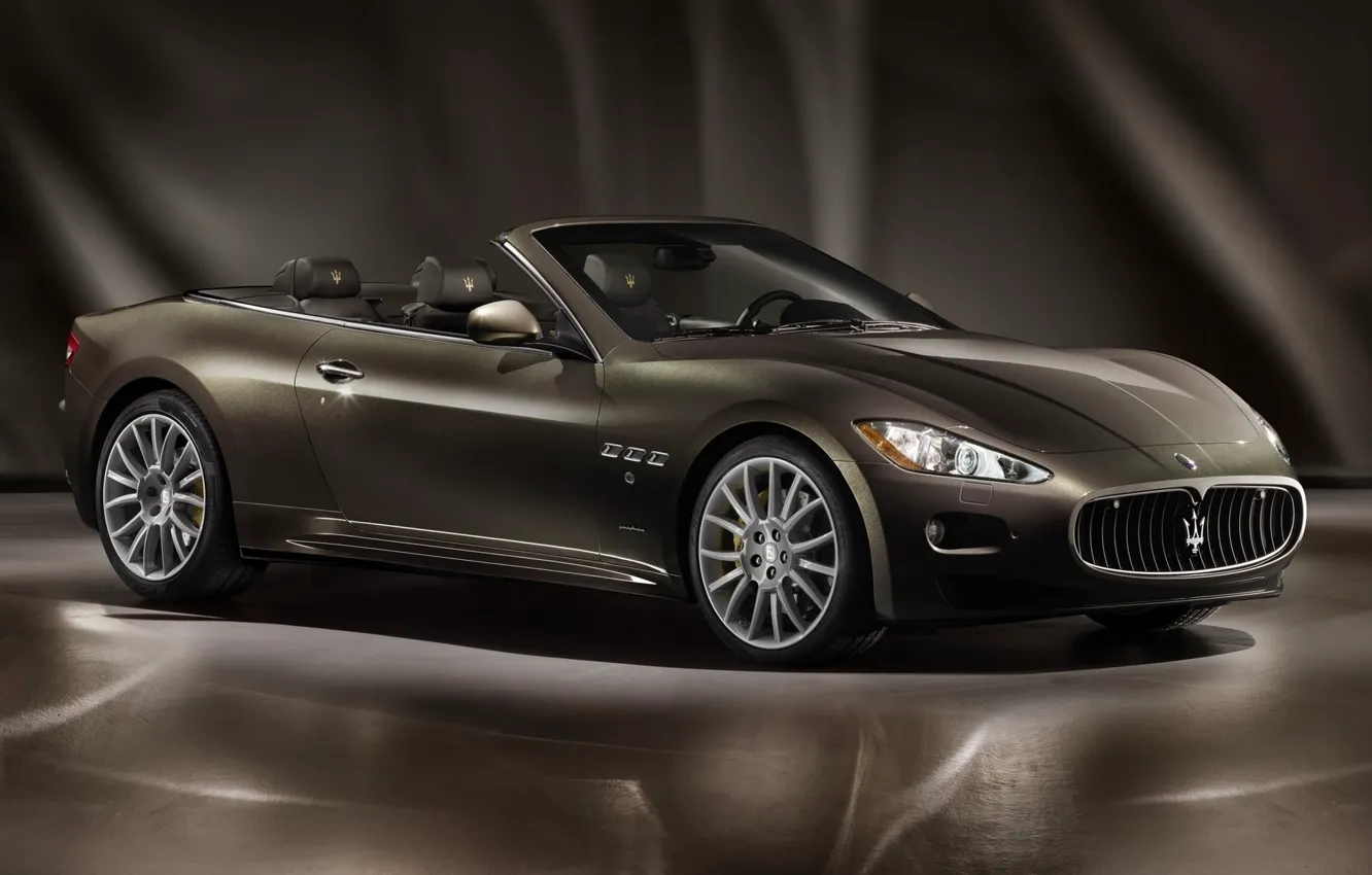 Photo wallpaper dark green, Maserati, exhibition