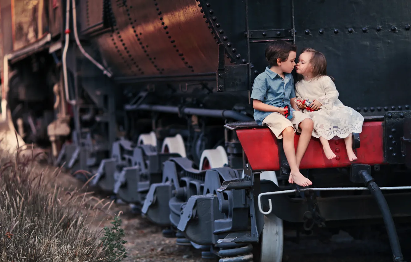Photo wallpaper children, the engine, kiss, boy, girl, a couple, Larisa Korsikova