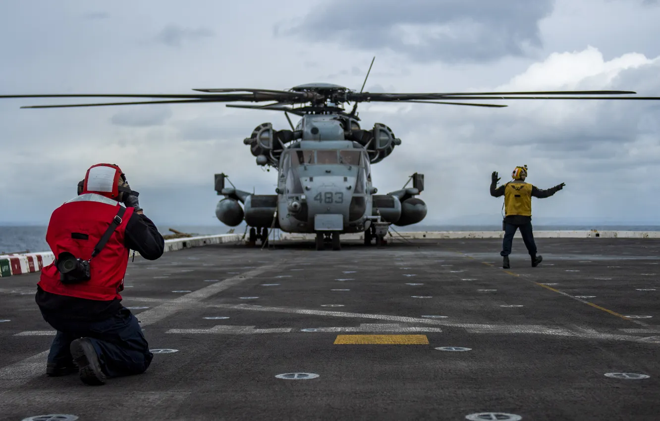 Photo wallpaper helicopter, MH-60R, USS Miguel Keith