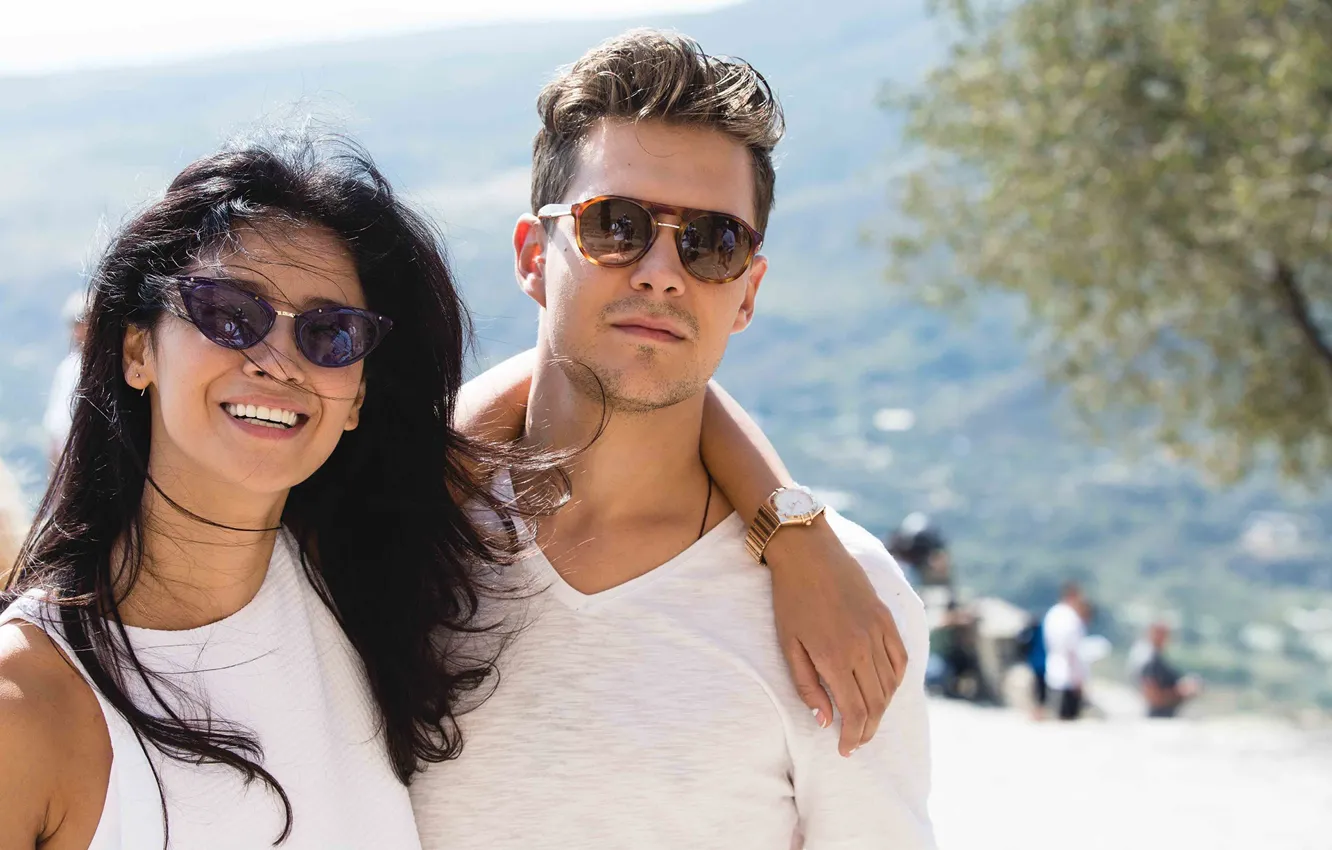 Photo wallpaper girl, smile, glasses, hugs, male, Ravshana Kurkova, Milos Bikovich