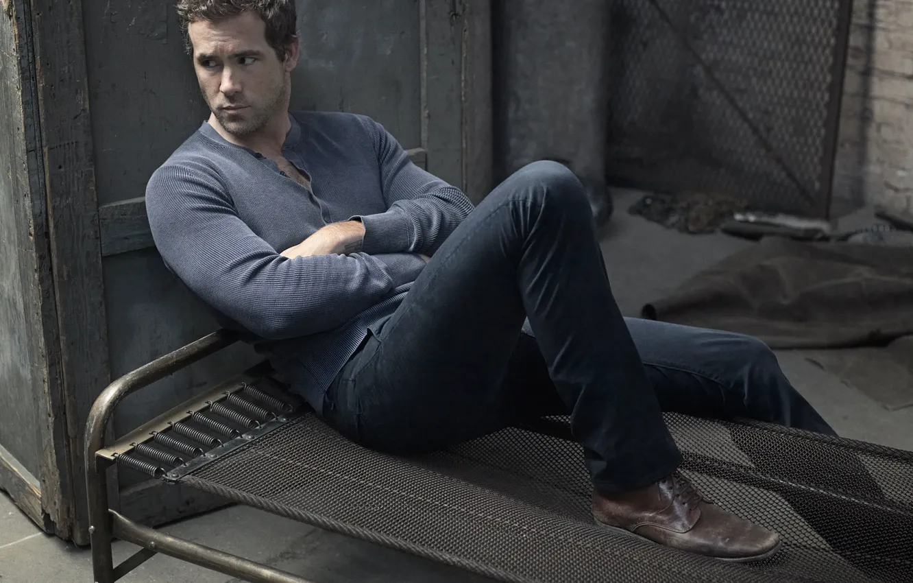 Photo wallpaper look, pose, male, Ryan Reynolds