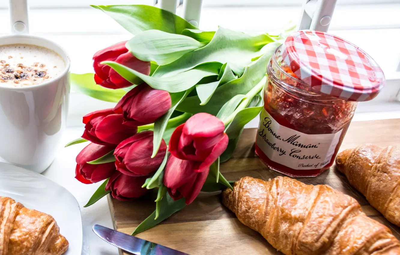 Photo wallpaper tulips, jam, croissants