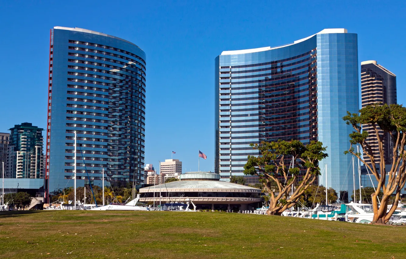Photo wallpaper the sky, trees, lawn, building, yacht, CA, USA, the hotel