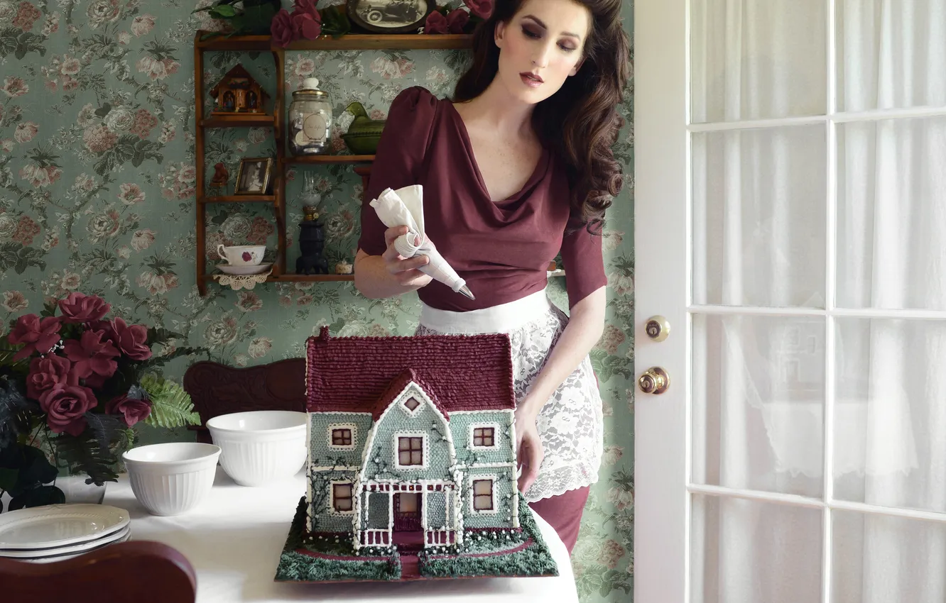 Photo wallpaper girl, house, brunette, house, pastry chef