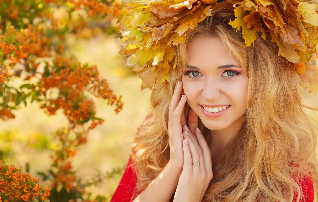 Photo wallpaper autumn, look, leaves, girl, smile, makeup, blonde, wreath