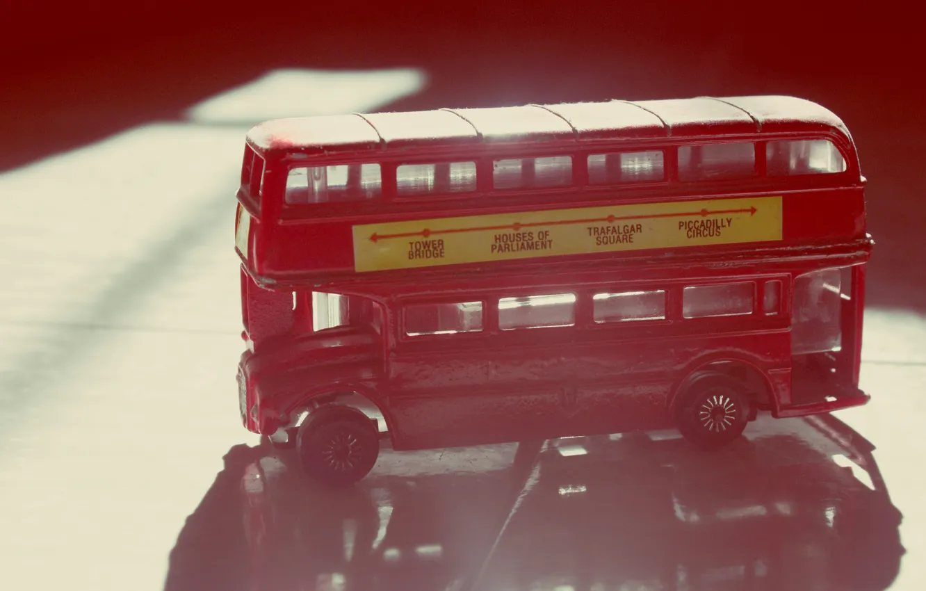 Photo wallpaper red, England, figurine, bus, figures