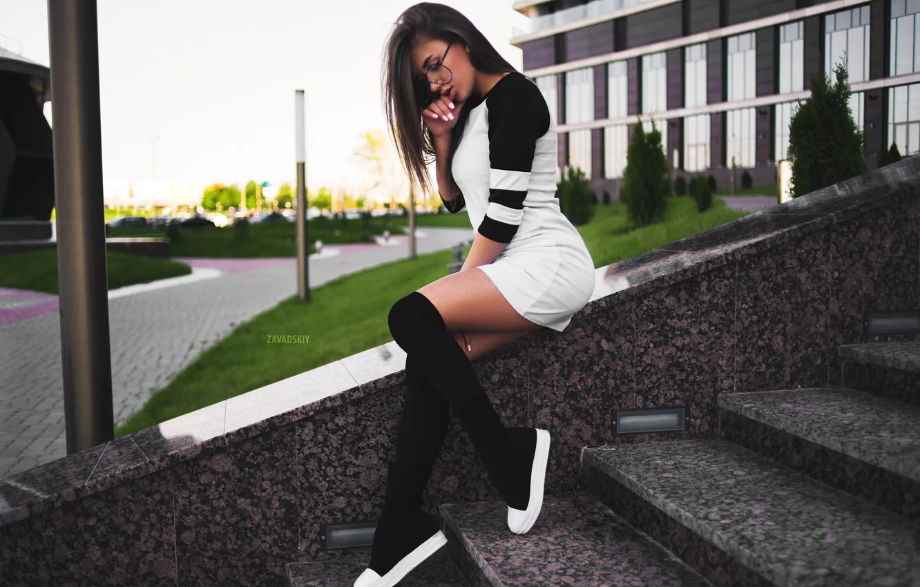 Photo wallpaper girl, pose, figure, dress, glasses, legs, sitting, Golf