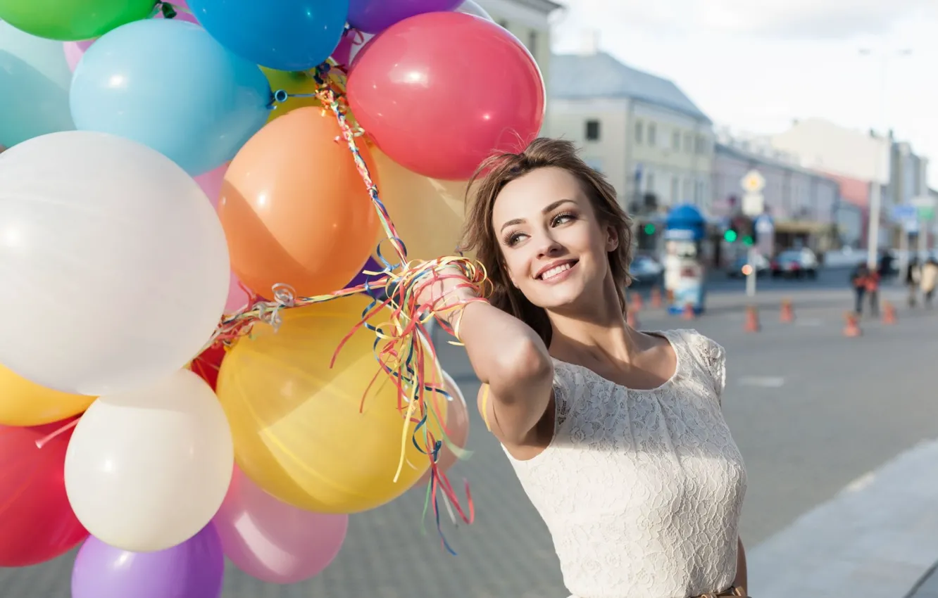 Photo wallpaper Girl, City, Smile, Balloons
