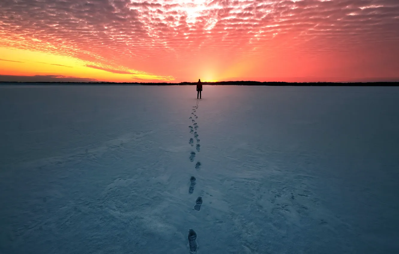 Photo wallpaper winter, snow, sunset, traces, people