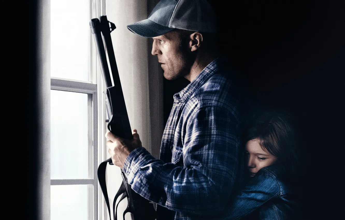 Photo wallpaper weapons, window, father, cap, shotgun, Homefront, Jason Statham, daughter