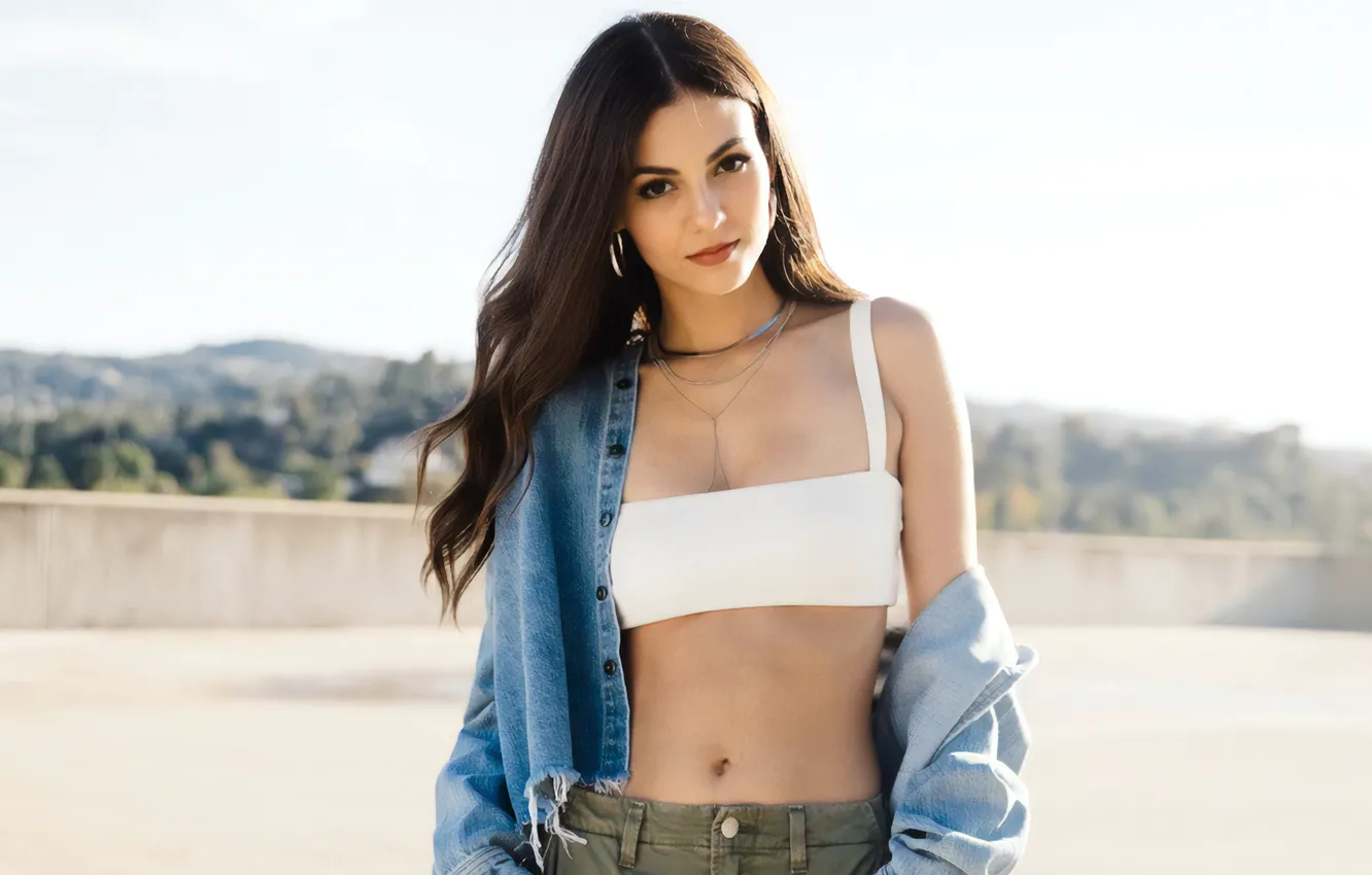 Photo wallpaper sexy, pose, hair, makeup, brunette, top, beauty, chain