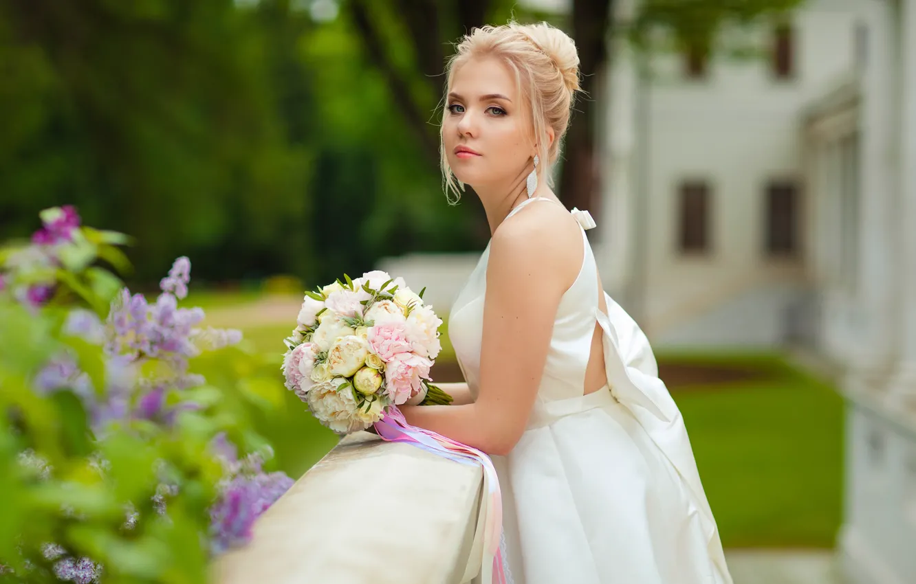 Photo wallpaper girl, bouquet, dress, blonde