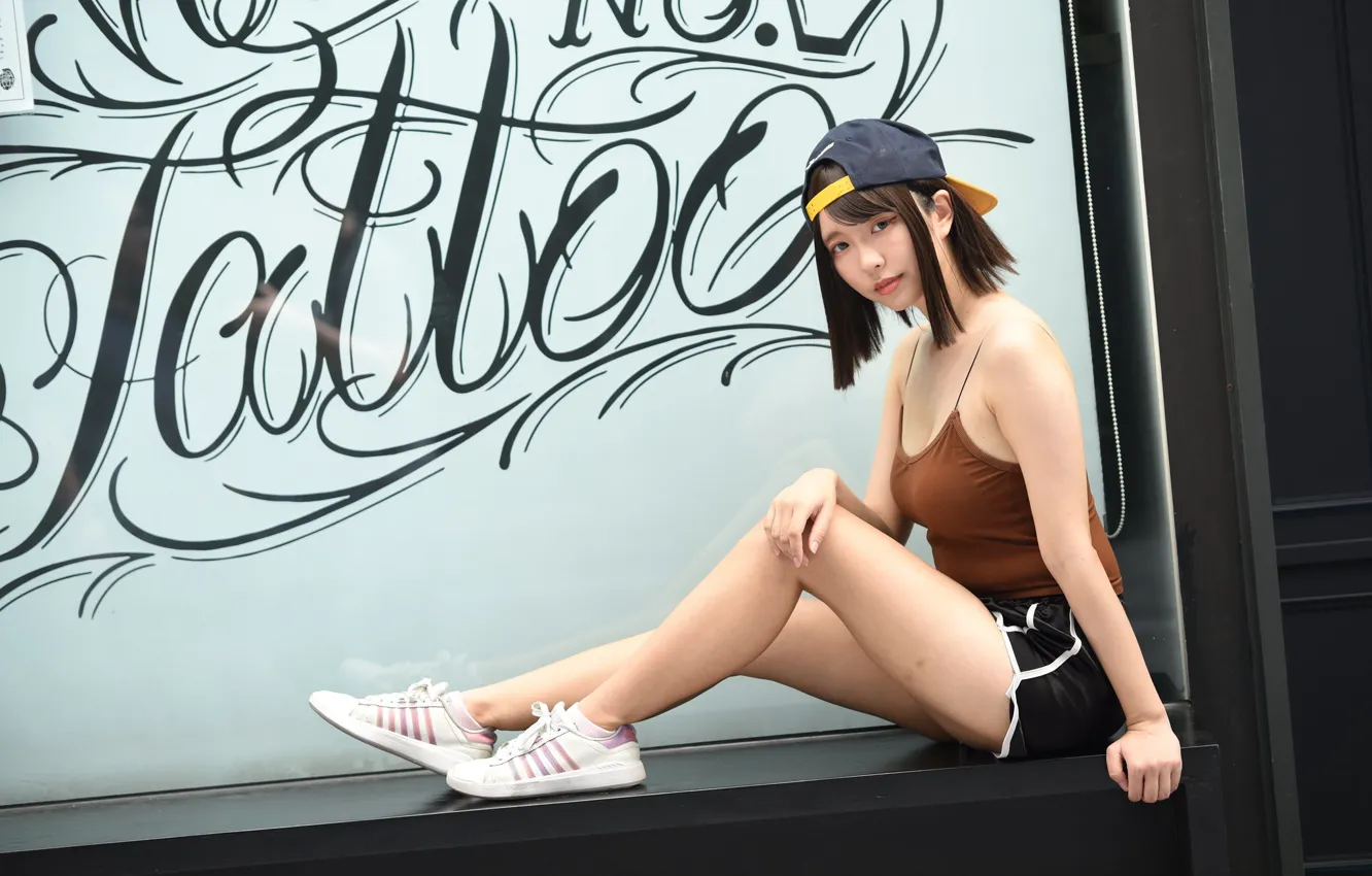 Photo wallpaper shorts, Mike, cap, legs, Asian