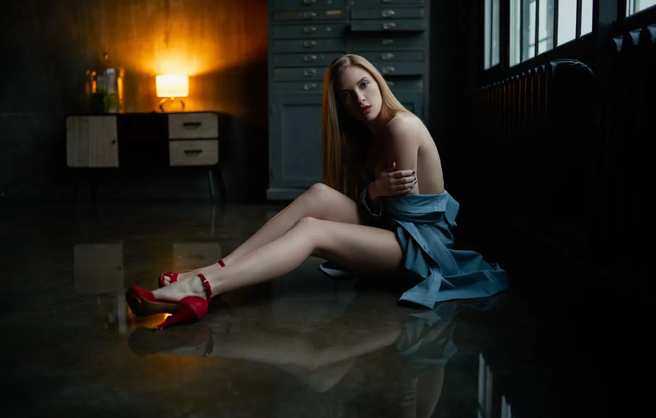 Photo wallpaper girl, pose, room, back, lamp, dress, blonde, shoes